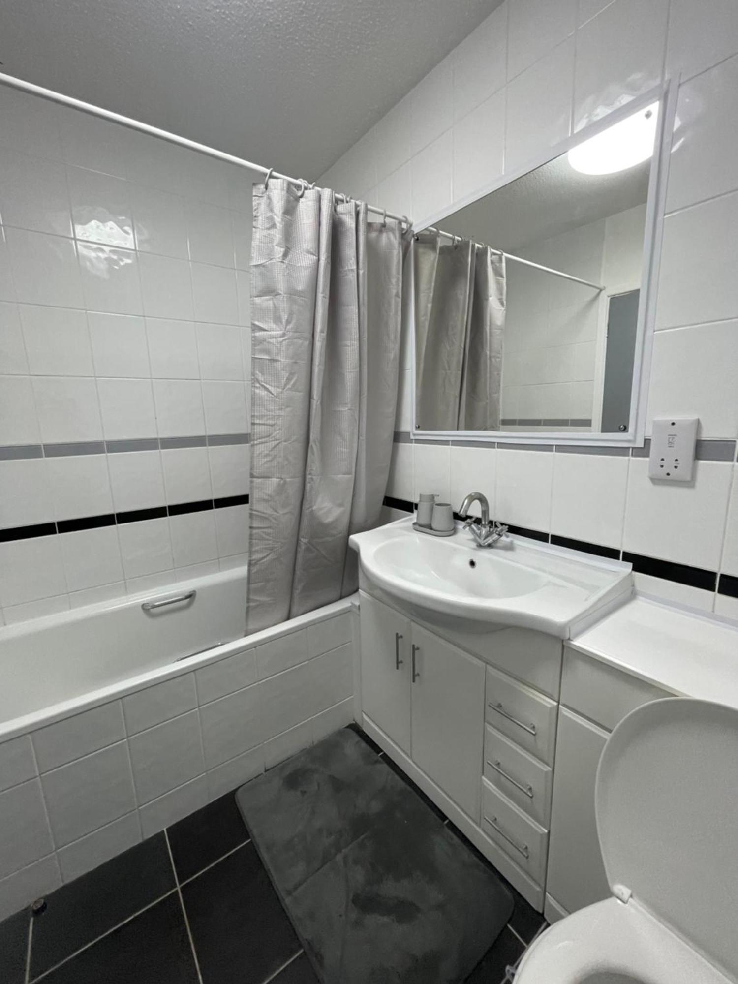 Cardiff Bay Apartment With Parking المظهر الخارجي الصورة